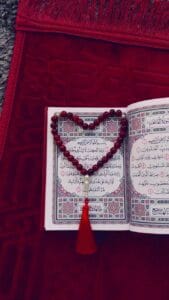 نبی کریم صلی اللّٰہ علیہ وآلہ کی منتخب کردہ حدیث عمل کی دعوت قرآن مجید سے